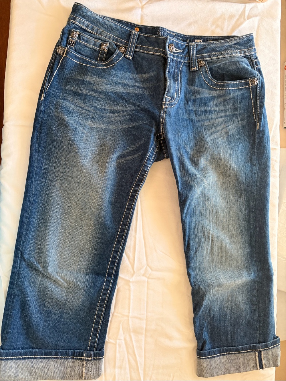 Women’s Miss Me Size 30 Embellished Fleur-De-lis Cuffed Capri Denim Jeans Y2K